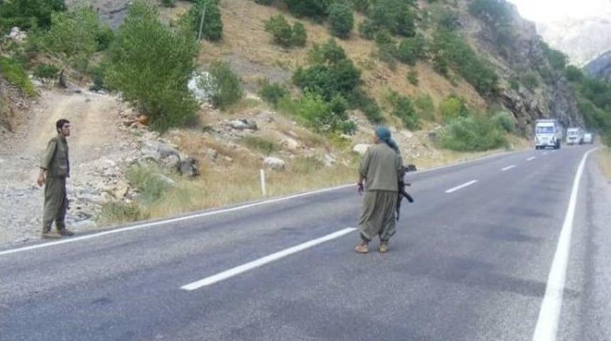 Pkk Tunceli-erzincan Karayolunda Kimlik Kontrol&uuml; Yaptı