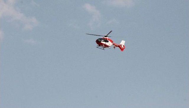 Pkk&rsquo;nın Yola Patlayıcı D&ouml;şediği Arıcak&rsquo;ta, Hasta Ve Kazazede Helikopterlerle Taşındı 2