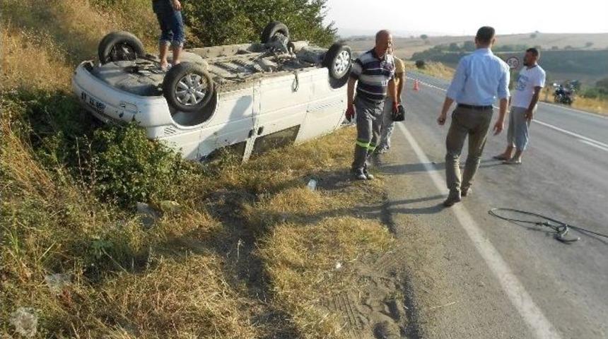 Yola &Ccedil;ıkan K&ouml;pek Kaza Yaptırdı: 4 Yaralı