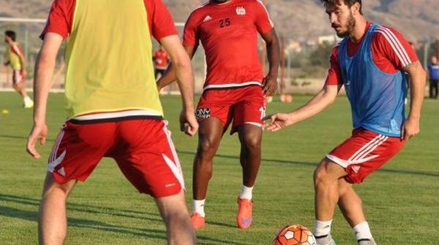 Yekta, Yeni Takımıyla Ilk Antrenmanına &Ccedil;ıktı