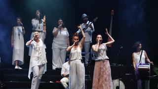 Kardeş Türküler, 25. yılını kutladı! Candan Erçetin'den sahnede sürpriz