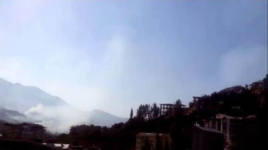 Şemdinli&rsquo;de &Ccedil;atışmalar S&uuml;r&uuml;yor