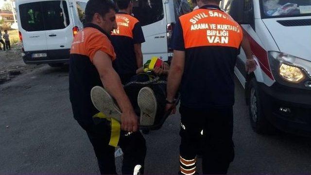 Van’da Sıkışmalı Trafik Kazası; 1 Yaralı