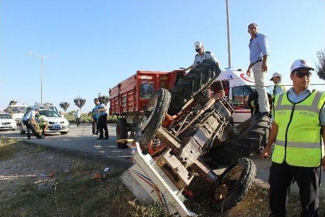 Otomobil İle Çarpışan Traktör Devrildi: 1 Ölü, 3 Yaralı