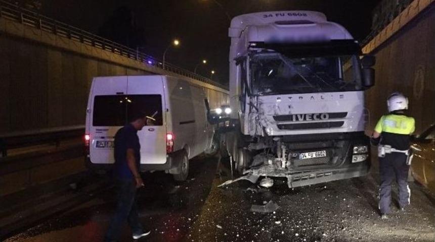 Kocaeli&rsquo;de Zincirleme Kaza