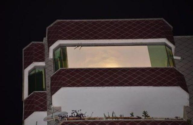 Genç Kız 9 uncu Kattan Atlayarak Intihar Etti 2