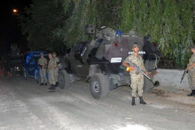 Saman Balyalarının Yandığı Köyde Terörist Baskını Paniği