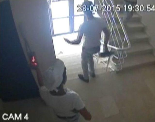 Çocuk Hırsızlar Güvenlik Kamerasına Yakalandı