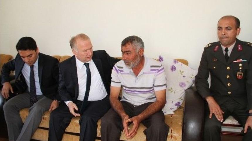 Vali Ceylan, Şehit Uzman &Ccedil;avuşun Ailesine Taziye Ziyaretinde Bulundu