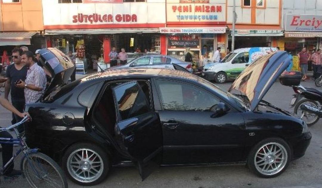 Adana&rsquo;da Bomba Y&uuml;kl&uuml; Otomobil Paniği