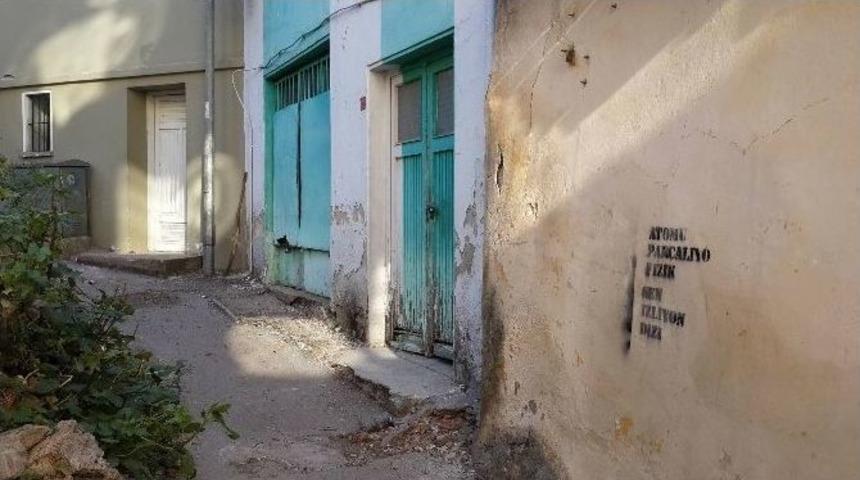 Dizilere Tepkilerini Duvarlara Yansıttılar