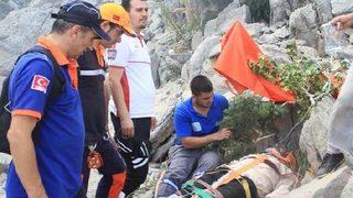 Kayalıklardan Düşen Çoban, Askeri Helikopterle Kurtarıldı