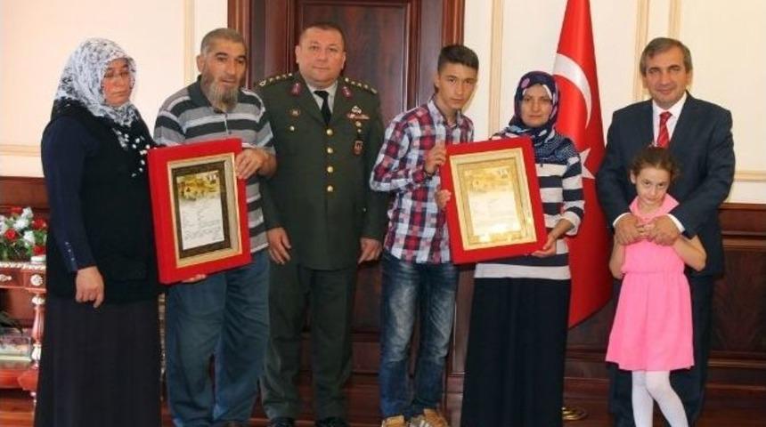 Yozgatlı Şehit Uzman &Ccedil;avuş Mehmet Ko&ccedil;ak&rsquo;ın Şehadet Beratı Ailesine Verildi