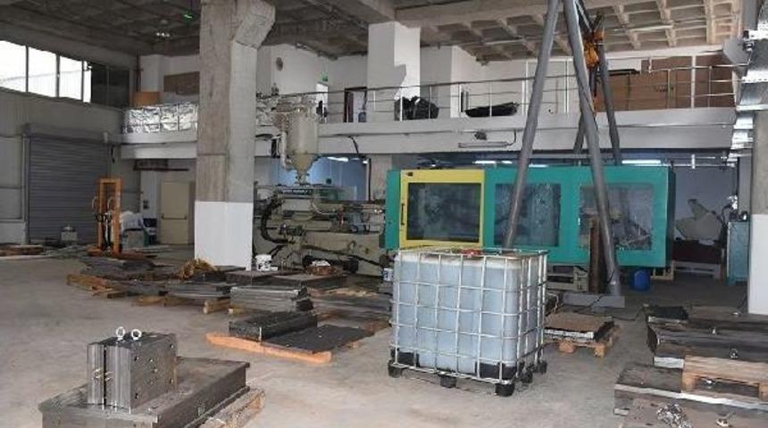 1 Milyon Lira Harcama Yaptığı Fabrika Binasına Işletme Ruhsatı Verilmeyen Işadamından Afişli Protesto