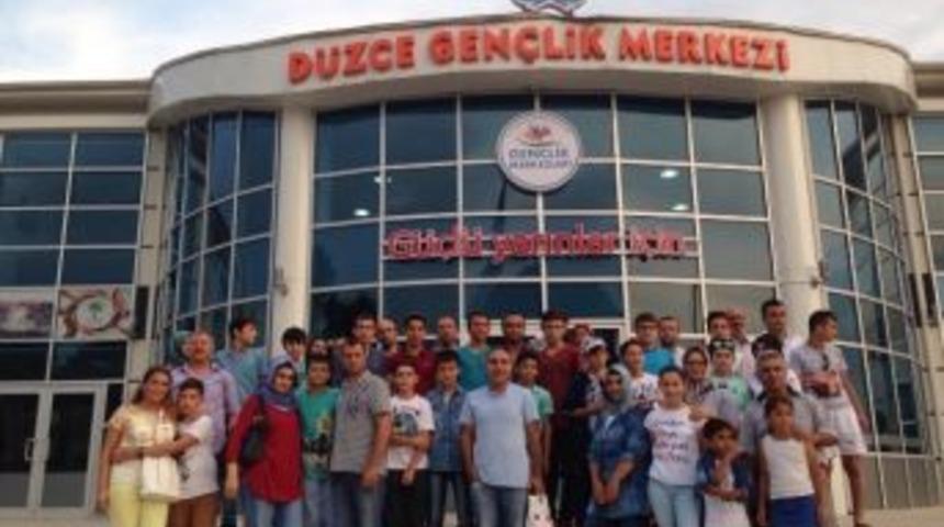 Gen&ccedil;ler Kamplara Gitti