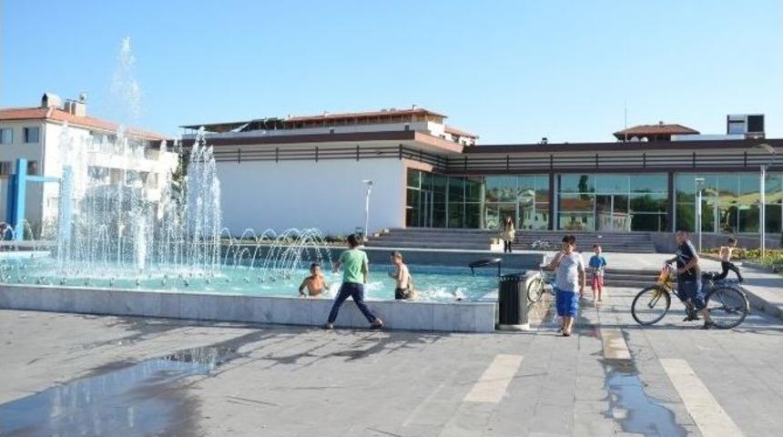 Kula&rsquo;da S&uuml;s Havuzlarında Tehlikeli Serinlik