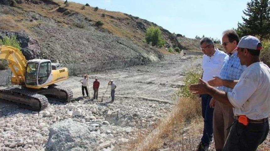 Heyelan Ve Su Taşkınlarına Karşı Altınoluk G&ouml;leti Onarıma Alındı