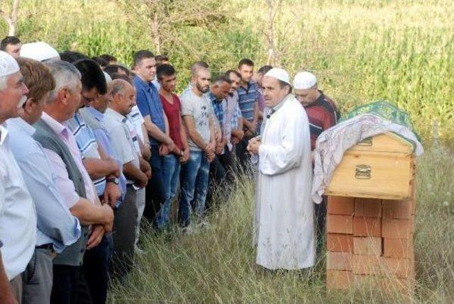 Sulama Kanalına D&uuml;şen 5 Yaşındaki &Ccedil;ocuk Yaşam M&uuml;cadelesini Kaybetti 3