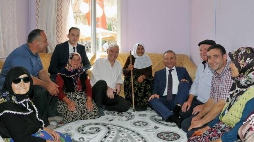 Evi Yanan Yaşlı Kadına Valilik El Uzattı