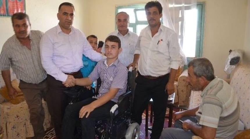 Başkan Sarı Engelli Genci Sevindirdi