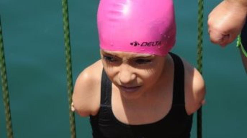 Balık Kız, Olmayan Elleri İle Olimpiyatlara Hazırlanıyor