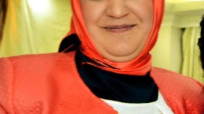 Altın Ve Para Dolu &Ccedil;antayla Kaybolan Kızını Arıyor