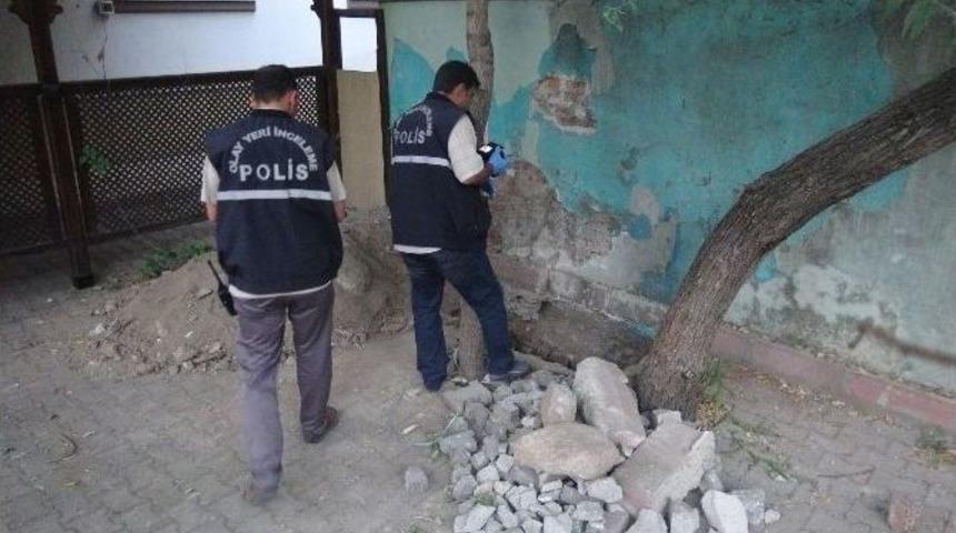 Ş&uuml;pheli T&uuml;rbe &Ccedil;alışması Polisi Alarma Ge&ccedil;irdi