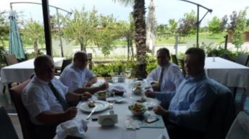 Sarp Sınır Kapısı&rsquo;nda Yaşanan Sorunların &Ccedil;&ouml;z&uuml;m&uuml; İ&ccedil;in Bir Araya Geldiler