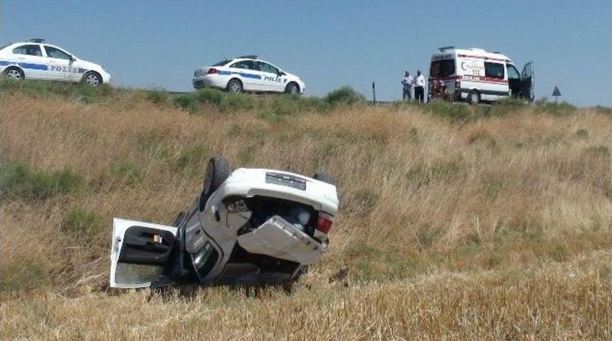 Otomobil Takla Attı: 2 &Ouml;l&uuml;, 1 Yaralı