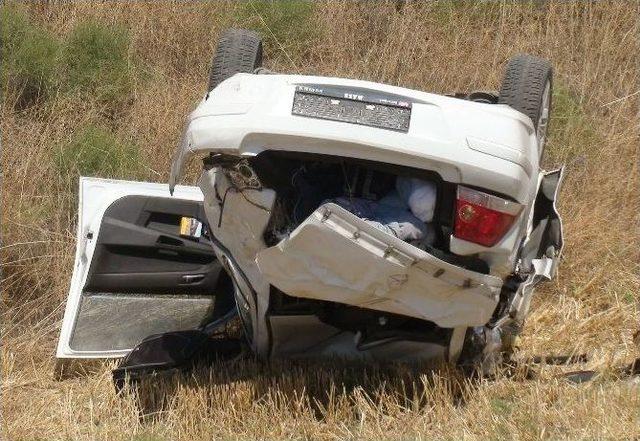 Otomobil Takla Attı: 2 Ölü, 1 Yaralı