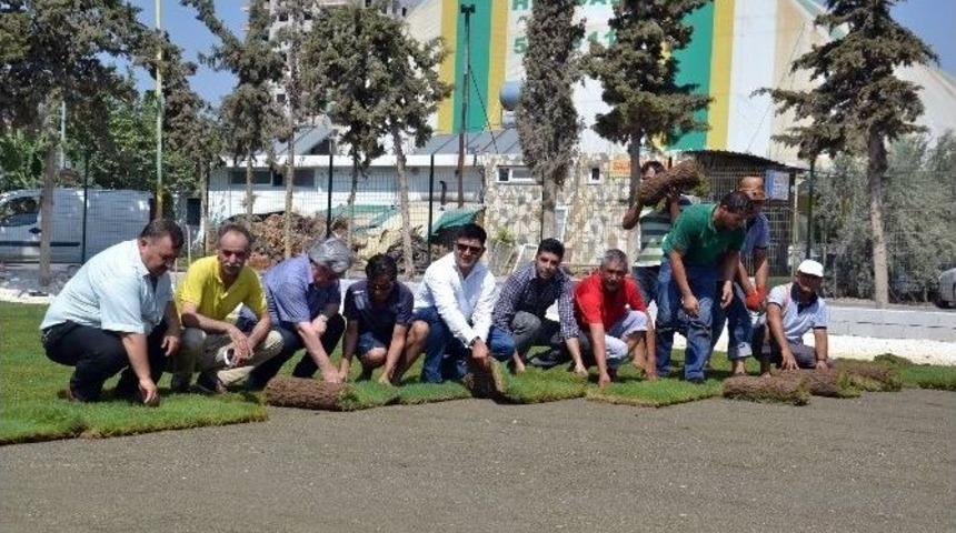 Erdemli’de Futbol Sahası Yapım Çalışmaları Hız Kazandı