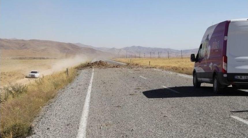 Askeri Konvoyun Ge&ccedil;işi Sırasında Patlama