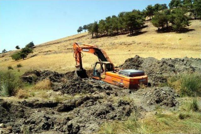 Nurdağı'nda Pkk'lılar Iş Makinelerini Yaktı