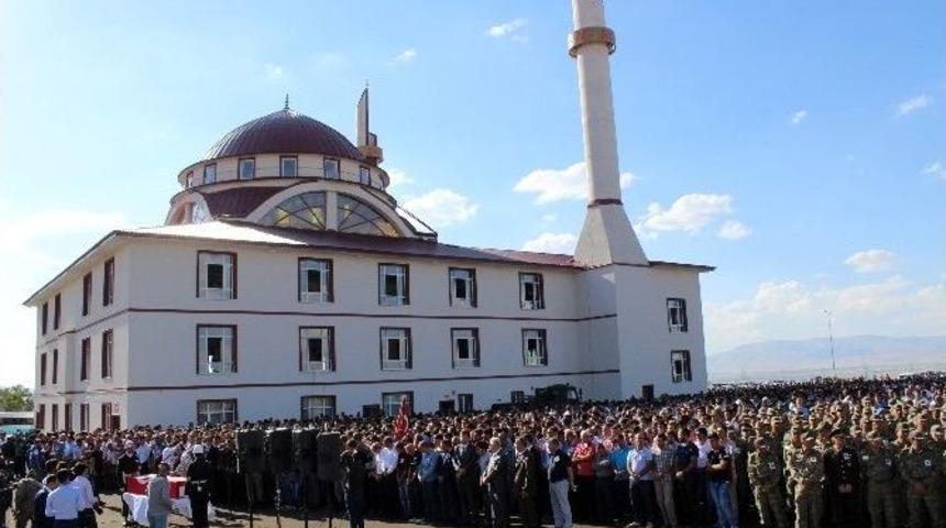 Erzurum&rsquo;da Şehit Astsubayın Cenaze T&ouml;renine Binlerce Kişi Katıldı