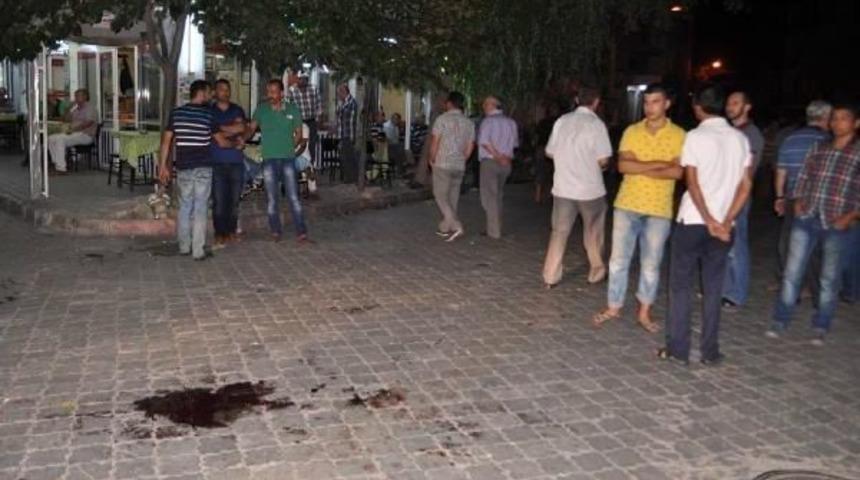 Two People Fight For Priority To Read The Same Newspaper, Leaving Six Wounded