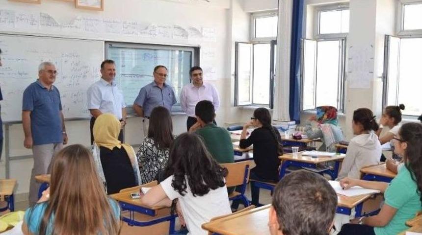 Kaymakam Karaaslan Kursa Katılan &Ouml;ğrencileri Ziyaret Etti