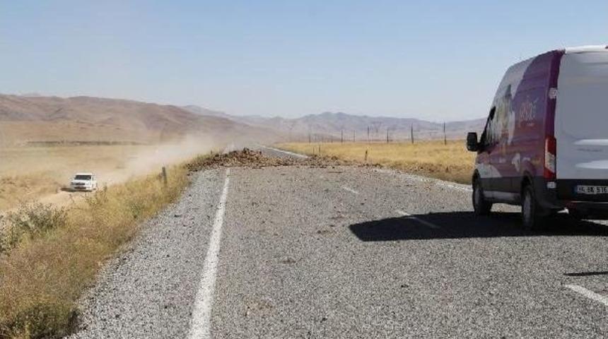 Başkale'de Askeri Konvoya Pkk'dan Bombalı Tuzak