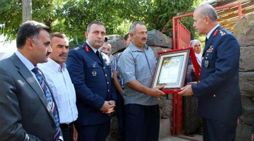 Kayserili Şehidin Ailesine Şehadet Belgesi Verildi