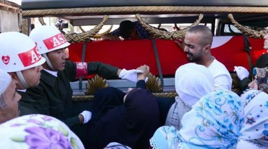 Şehit Astsubay Aydemir'in Babası: Topluluğu, &Ccedil;ocuğumun D&uuml;ğ&uuml;n&uuml;nde Istiyordum, Cenazesinde Değil (2)