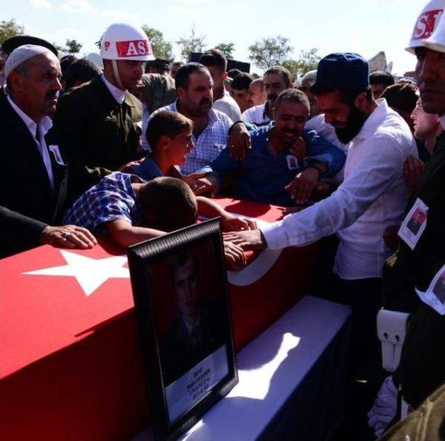 Şehit Astsubay Aydemir'in Babası: Topluluğu, Çocuğumun Düğününde Istiyordum, Cenazesinde Değil (2)