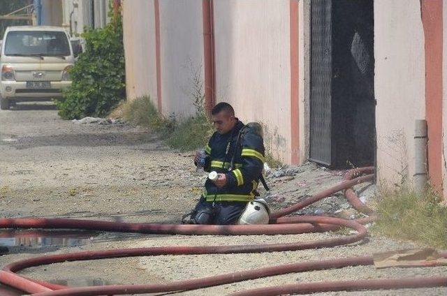 Uşak’ta Elyaf Fabrikasında Çıkan Yangın Korkuttu