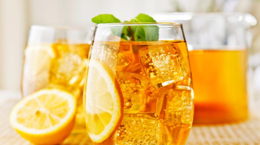 Klasiklerden bıkmayanlara: Ev yapımı limonlu buzlu çay