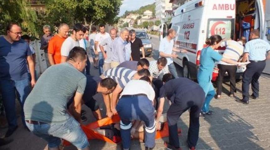 Denizde Kaybolan Gen&ccedil;, Kıyıda Baygın Halde Bulundu