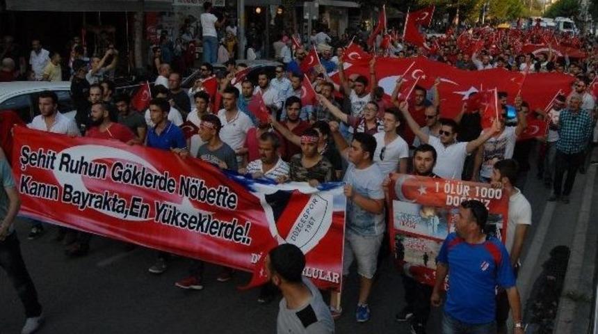 D&uuml;zce&rsquo;de Ter&ouml;re Lanet Şehitlere Saygı Y&uuml;r&uuml;y&uuml;ş&uuml;