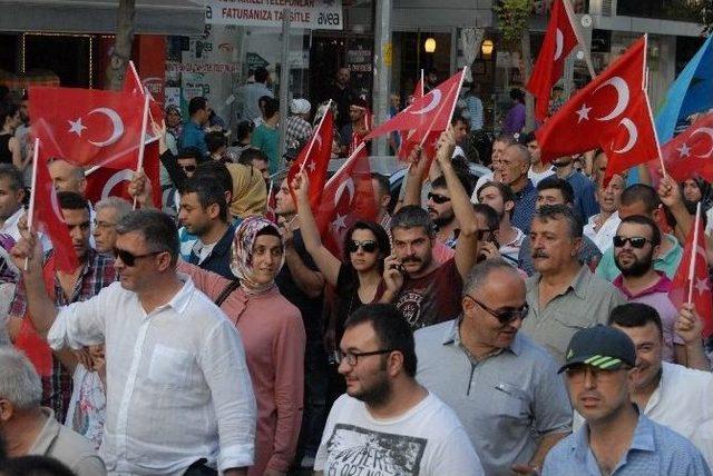 Düzce’de Teröre Lanet Şehitlere Saygı Yürüyüşü