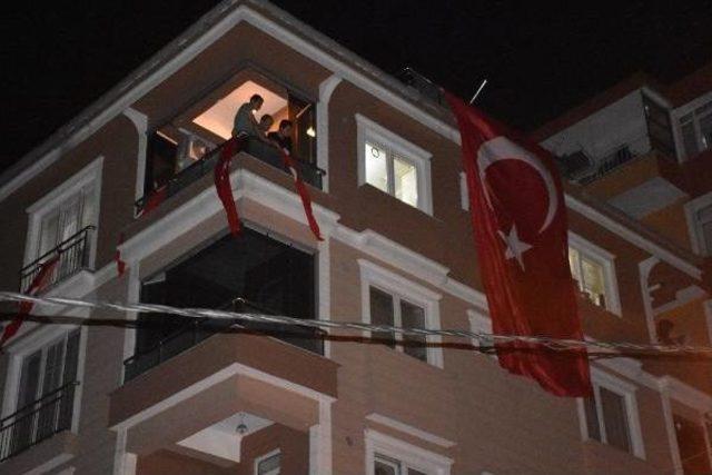 Şehit Er Ömer Erüstün'ün İstanbul Güngören'deki Babaevinde Yas...