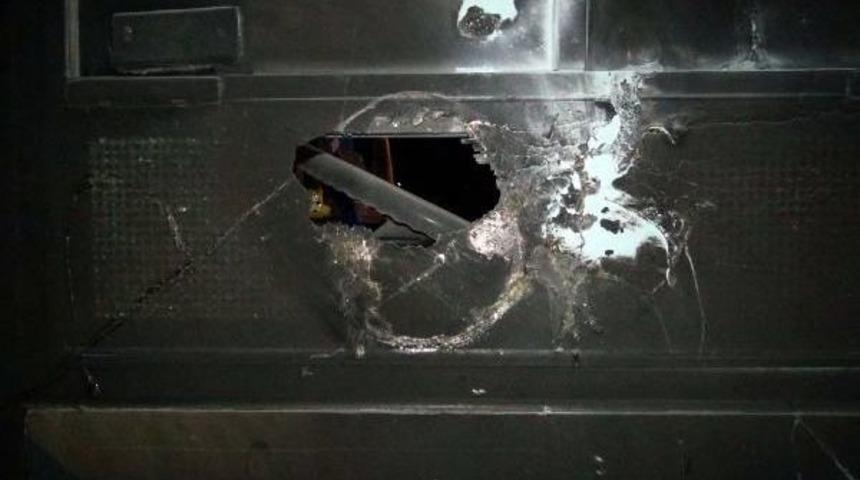 Halk Otob&uuml;s&uuml;ne Molotof Kokteyli Atıldı