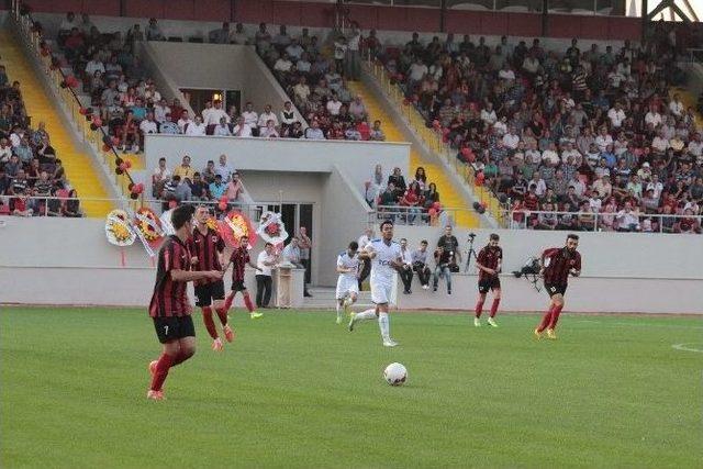 Açılış Maçı Olaylar Nedeniyle Yarıda Kaldı