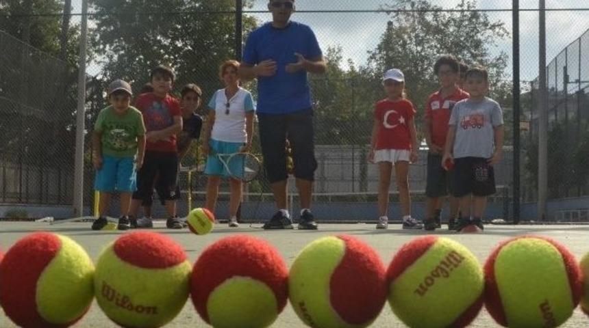 &ldquo;aileler &Ccedil;ocuklarına Tenis Oynayarak Model Olmalı&rdquo;
