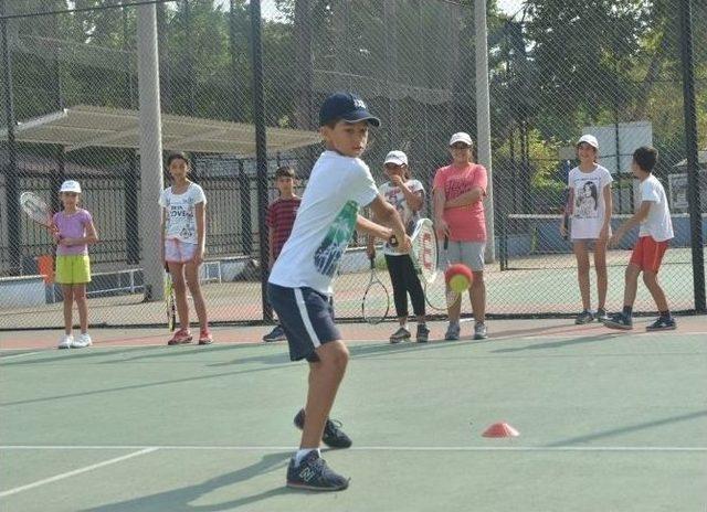 &ldquo;aileler &Ccedil;ocuklarına Tenis Oynayarak Model Olmalı&rdquo; 1
